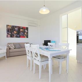 2 bedroom villa with pool and jacuzzi in Scopello, sleeps 6